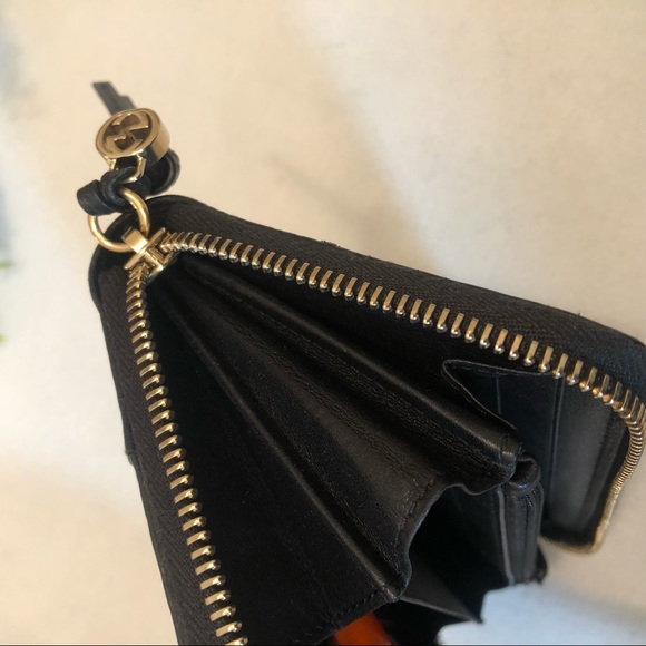 GUCCI Black Leather Zip Around Monogrammed GG Wallet Excellent Condition - Picture 10 of 15